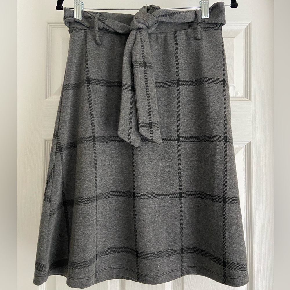 Gray Knee-Length A-Line Skirt with Tie Front